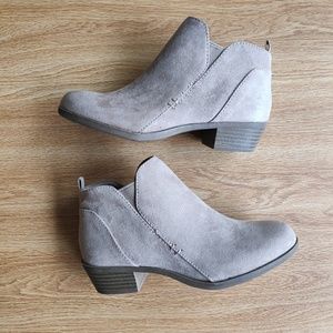 NWOT Arizona Ankle Boots